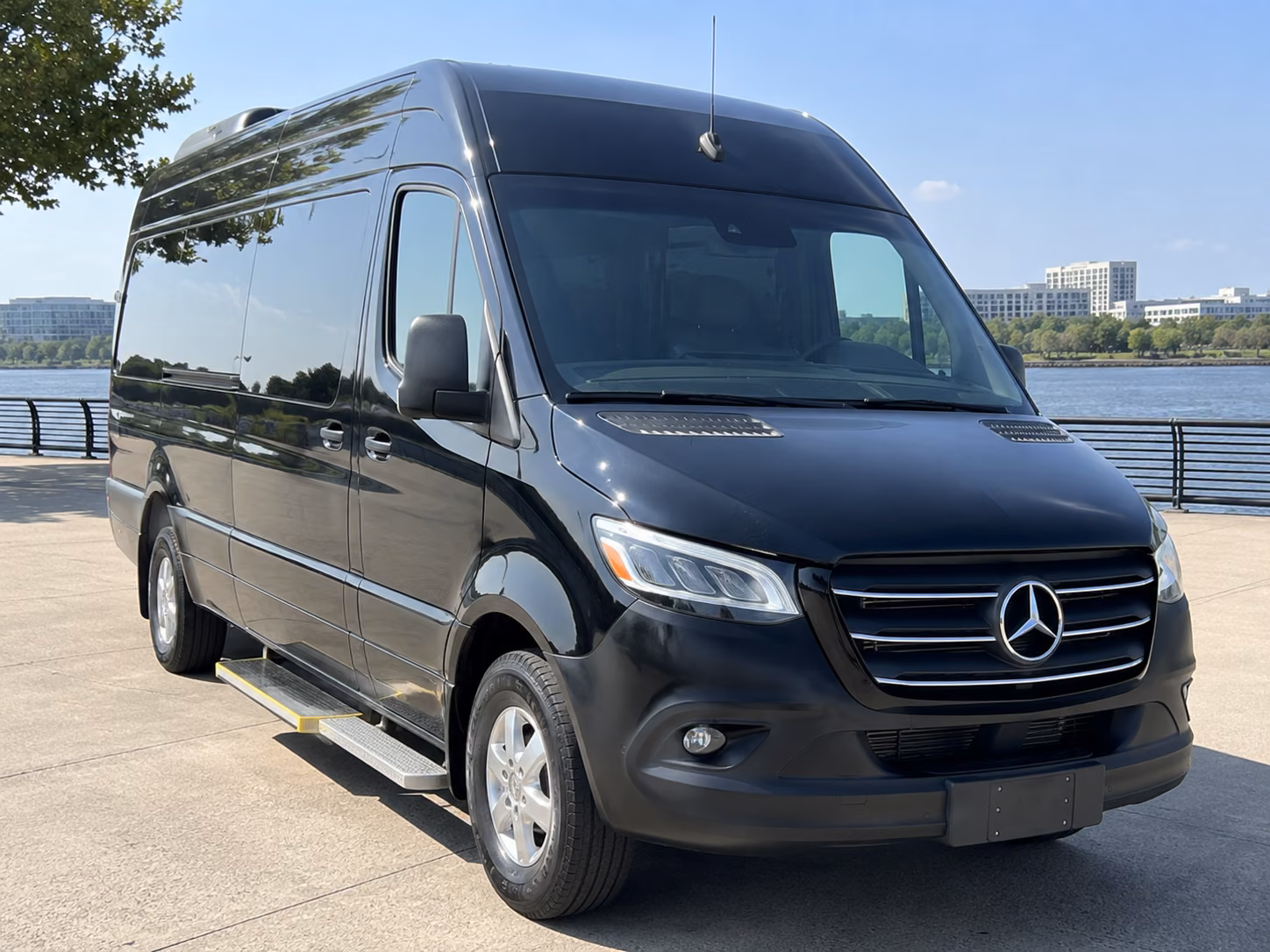 find and book transportation for your next airport transfer 1