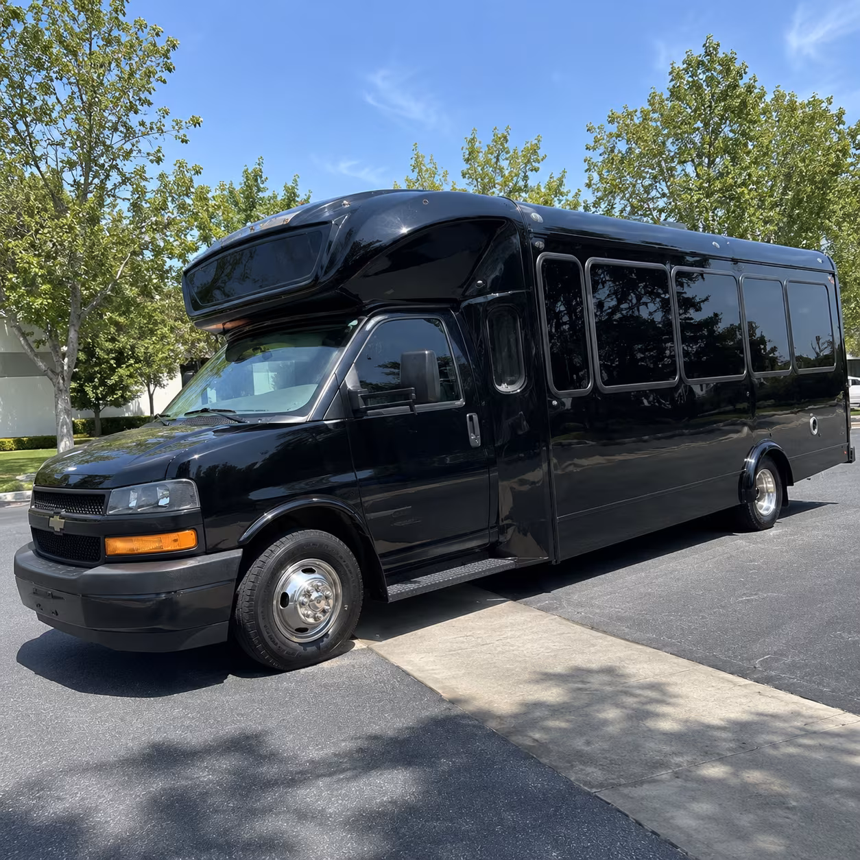 new braunfels 15 passenger party bus