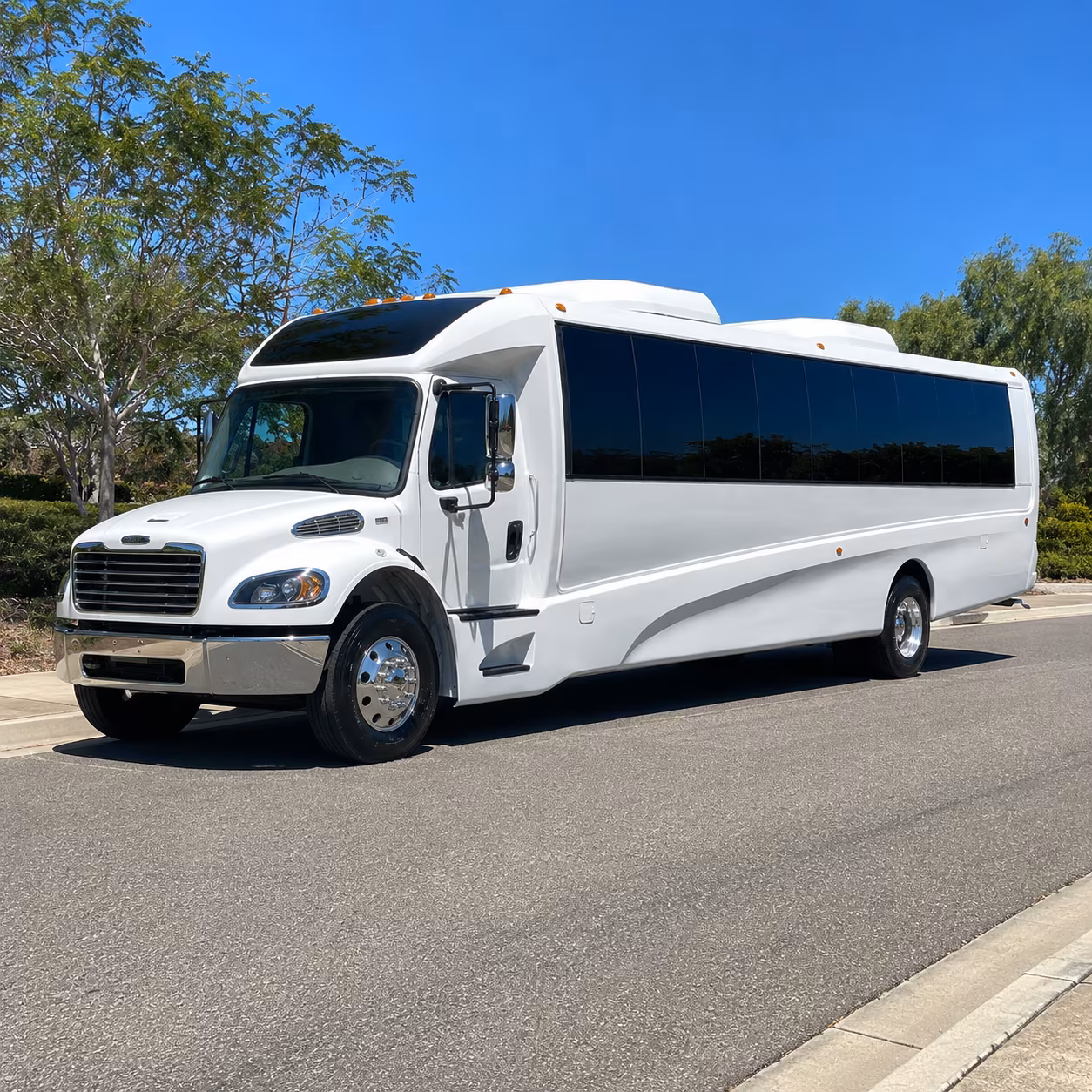 new braunfels 28 passenger minibus