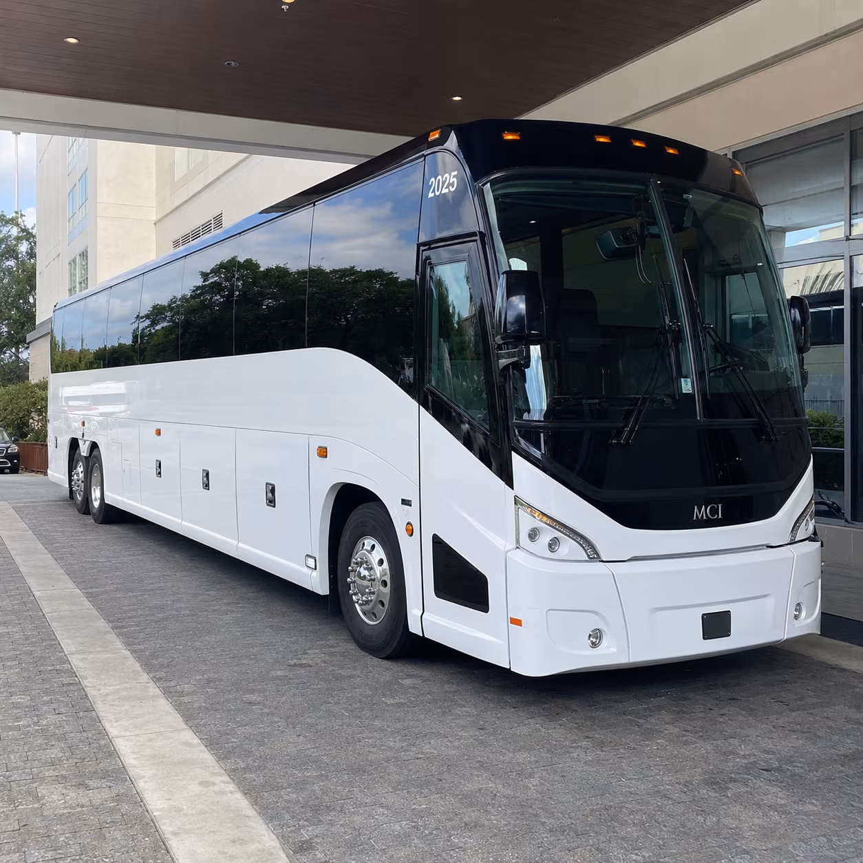 new braunfels 54 passenger charter bus